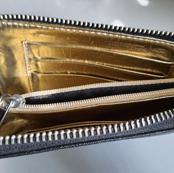 Danier Wallet/Wristlet - Picture 3 of 3